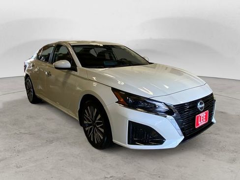 Certified 2023 Nissan Altima 2.5 SV w/ SV Premium Package image 7