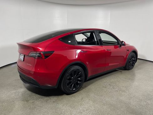 Used 2021 Tesla Model Y Long Range AWD/4WD image 3