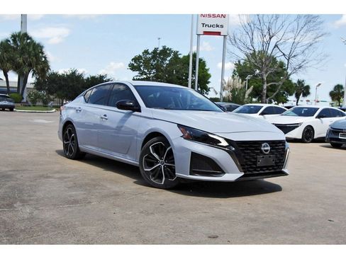 Used 2025 Nissan Altima 2.5 SR FWD image 1
