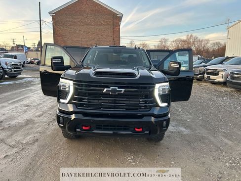 Used 2025 Chevrolet Silverado 2500 LT w/ Trail Boss Package image 9