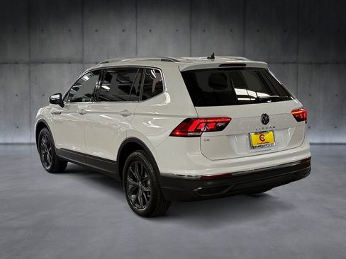 Used 2023 Volkswagen Tiguan SE image 3