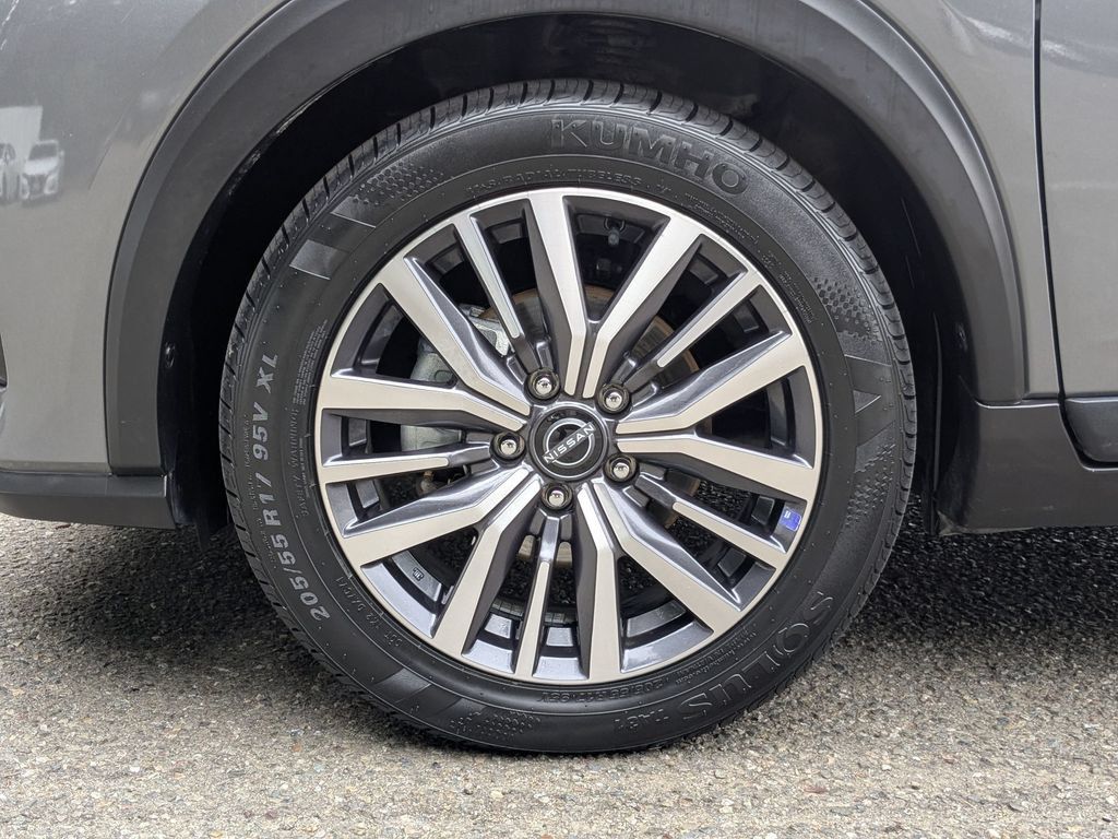 Used 2024 Nissan Kicks SR FWD image 9