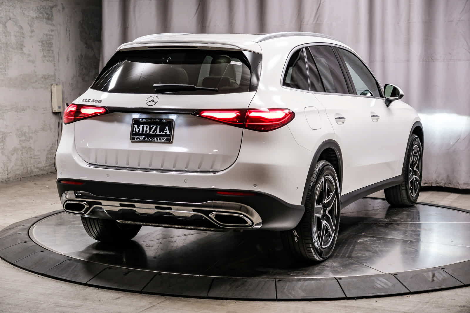 Certified 2026 Mercedes-Benz GLC 300 image 4