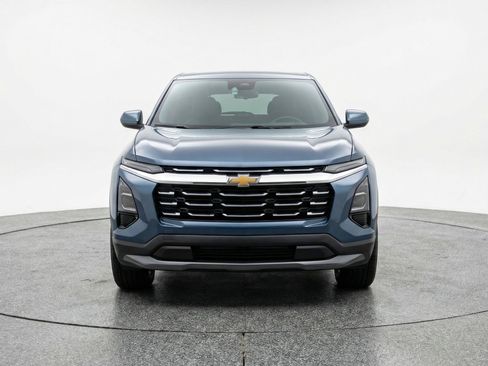 Used 2025 Chevrolet Equinox LT image 2