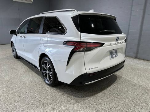 Certified 2025 Toyota Sienna Platinum AWD/4WD image 7