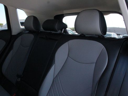 Certified 2025 Volkswagen Tiguan SE FWD image 15
