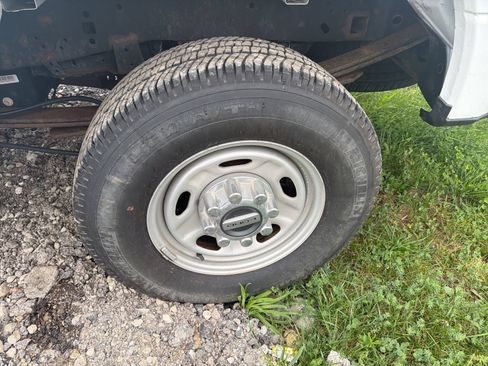 Used 2018 Ford F150 XL w/ Equipment Group 101A Mid RWD image 9