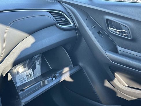 Certified 2022 Chevrolet Trax LT w/ LT Convenience Package image 31