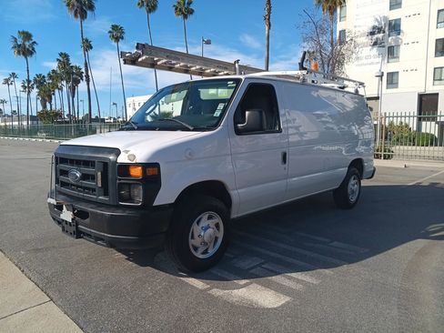Used 2013 Ford E-150 and Econoline 150 Van 3D image 3