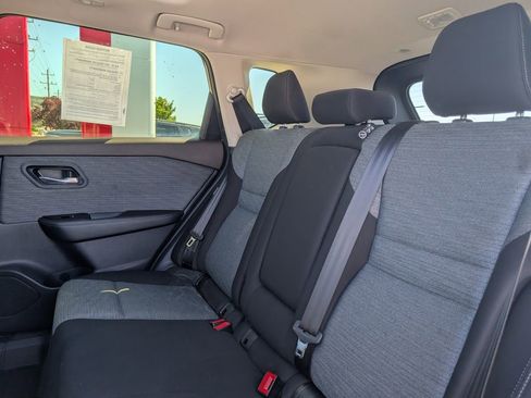 Used 2023 Nissan Rogue SV AWD/4WD image 8
