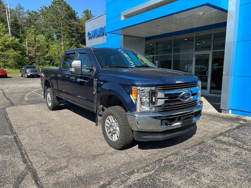 Used 2017 Ford F250 XL w/ STX Appearance Package AWD/4WD image 3