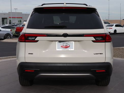 Used 2024 Toyota Grand Highlander Limited image 6