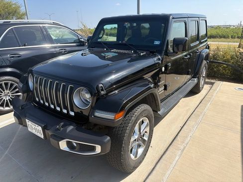 Used 2018 Jeep Wrangler Unlimited Sahara AWD/4WD image 3