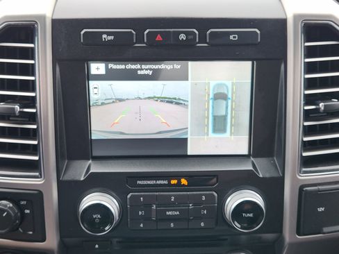 Used 2017 Ford F150 Platinum w/ Equipment Group 701A Luxury RWD image 19