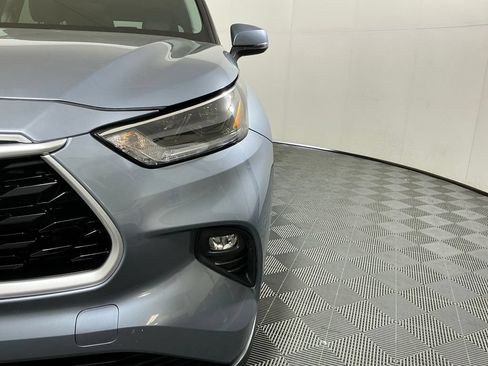 Used 2021 Toyota Highlander XLE AWD/4WD image 8