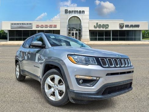 Used 2019 Jeep Compass Latitude FWD image 2