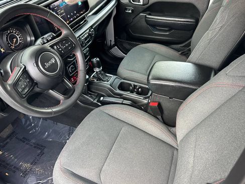 Used 2024 Jeep Wrangler Unlimited Rubicon AWD/4WD image 9