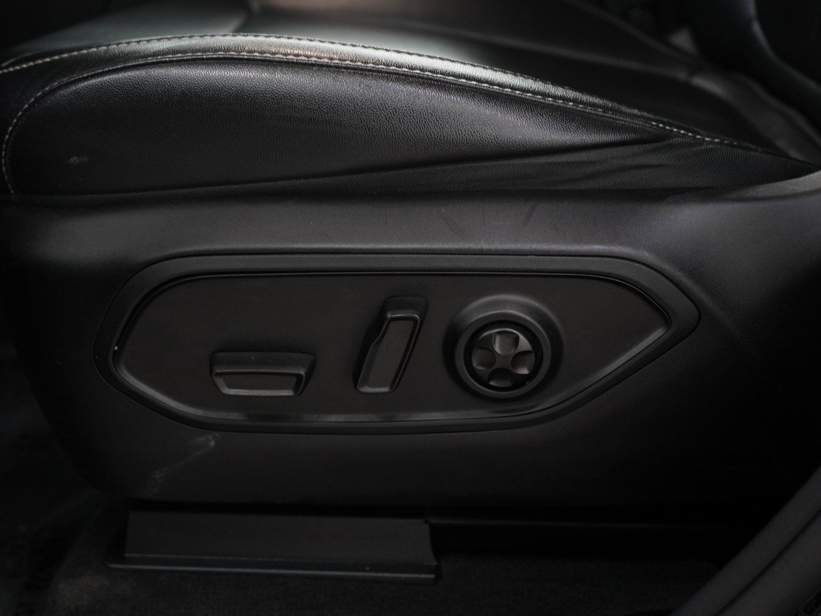Used 2023 Jeep Grand Cherokee Limited AWD/4WD image 29
