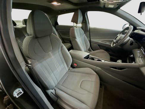 Used 2025 Hyundai Elantra SEL image 33