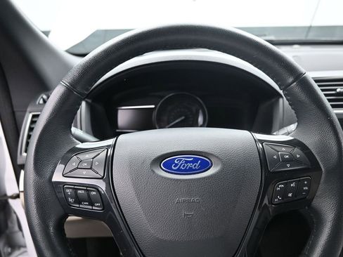 Used 2018 Ford Explorer XLT w/ Equipment Group 201A image 11
