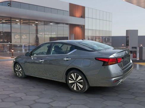 Used 2019 Nissan Altima 2.5 SV FWD image 4