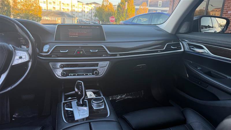 Used 2021 BMW 740i xDrive AWD/4WD image 30