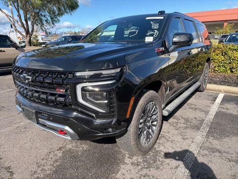 Used 2025 Chevrolet Suburban Z71 image 22