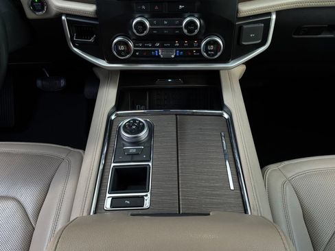 Used 2024 Ford Expedition Limited RWD image 17