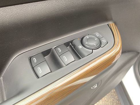 Used 2021 GMC Acadia SLE w/ Driver Convenience Package FWD image 17