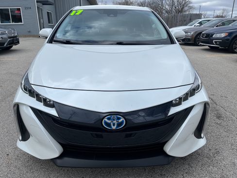 Used 2017 Toyota Prius Prime Premium image 8