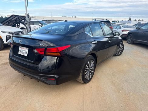 Used 2023 Nissan Altima 2.5 SV FWD image 5