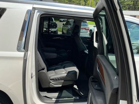 Used 2020 Cadillac Escalade ESV Luxury AWD/4WD image 10