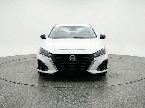 Used 2025 Nissan Altima 2.5 SV image 2