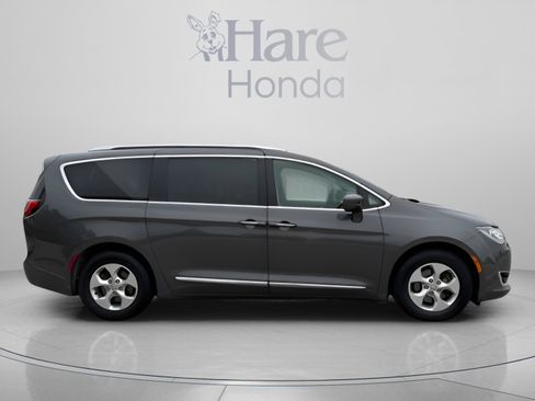 Used 2017 Chrysler Pacifica Touring-L Plus FWD image 6