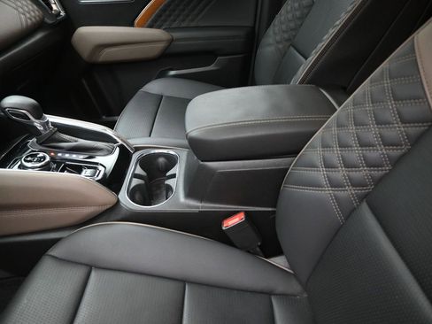 Used 2024 GMC Canyon Denali image 20