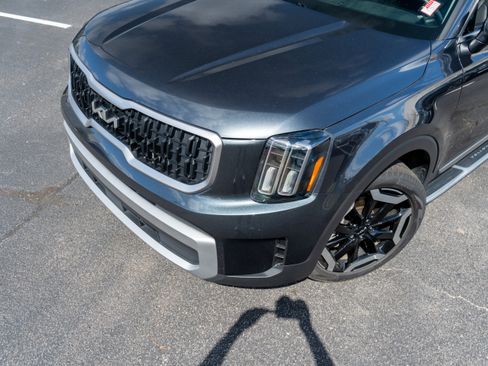 Used 2023 Kia Telluride EX w/ EX Captain's Chair Package image 2