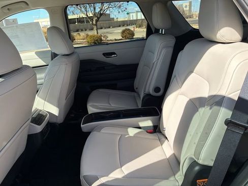 New 2026 Nissan Pathfinder SL w/ SL Premium Package image 20