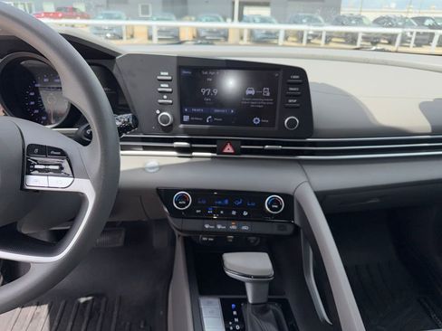 Used 2023 Hyundai Elantra SEL w/ Cargo Package FWD image 21