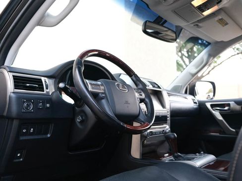 Used 2017 Lexus GX 460 image 20
