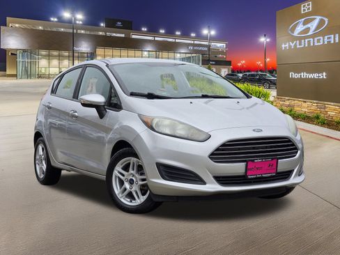 Used 2018 Ford Fiesta SE w/ Cold Weather Package FWD image 3