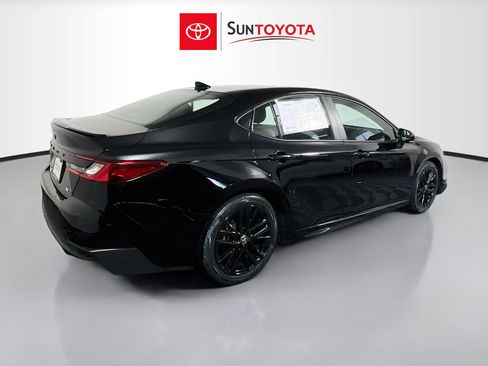 Used 2025 Toyota Camry SE FWD image 4