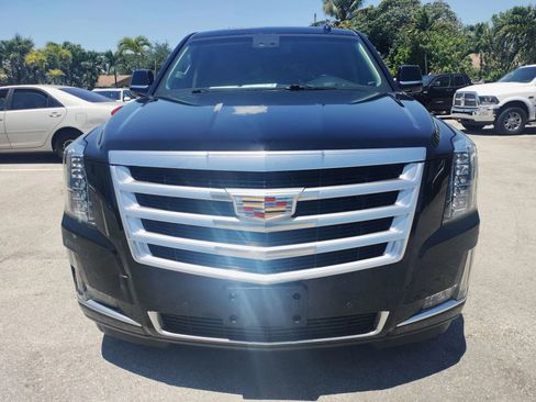 Used 2015 Cadillac Escalade Luxury AWD/4WD image 2