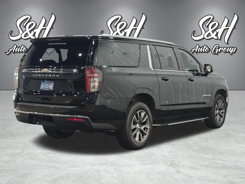 Used 2022 Chevrolet Suburban LT w/ Luxury Package AWD/4WD image 22