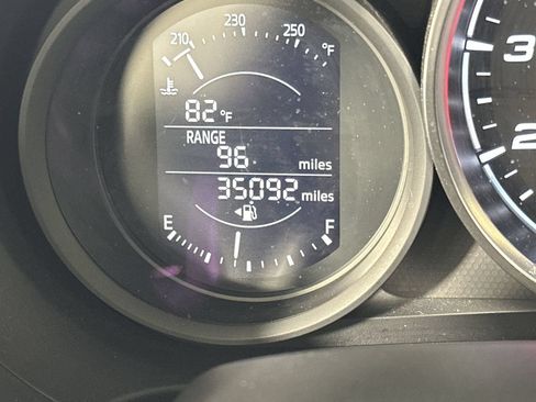 Used 2018 FIAT 124 Spider Classica w/ Technology & Siriusxm Group RWD image 15