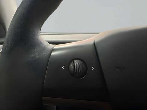 Used 2023 Tesla Model Y Long Range AWD/4WD image 17