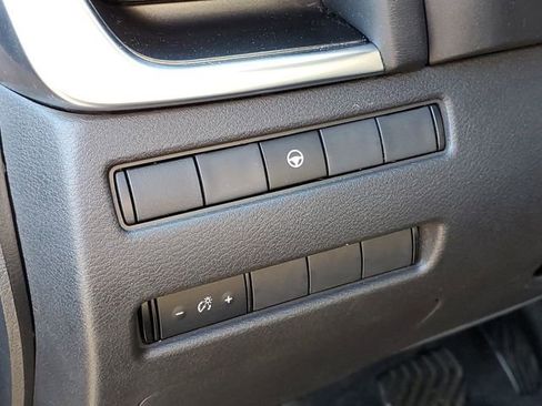 Used 2022 Nissan Rogue SV image 8