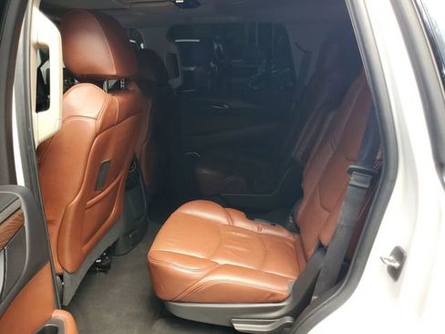 Used 2019 Cadillac Escalade Luxury RWD image 11
