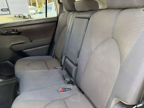 Used 2023 Toyota Highlander L FWD image 23