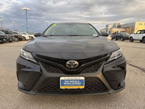 Used 2018 Toyota Camry L image 9