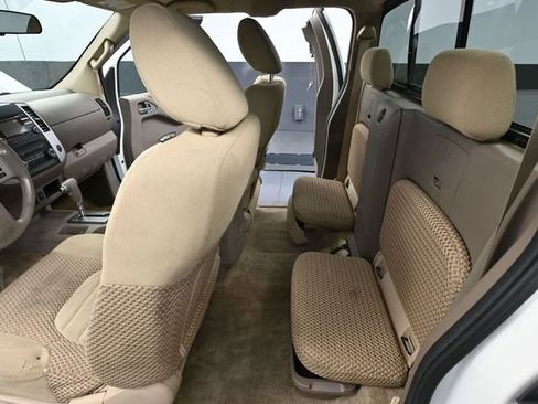 Used 2014 Nissan Frontier SV AWD/4WD image 27